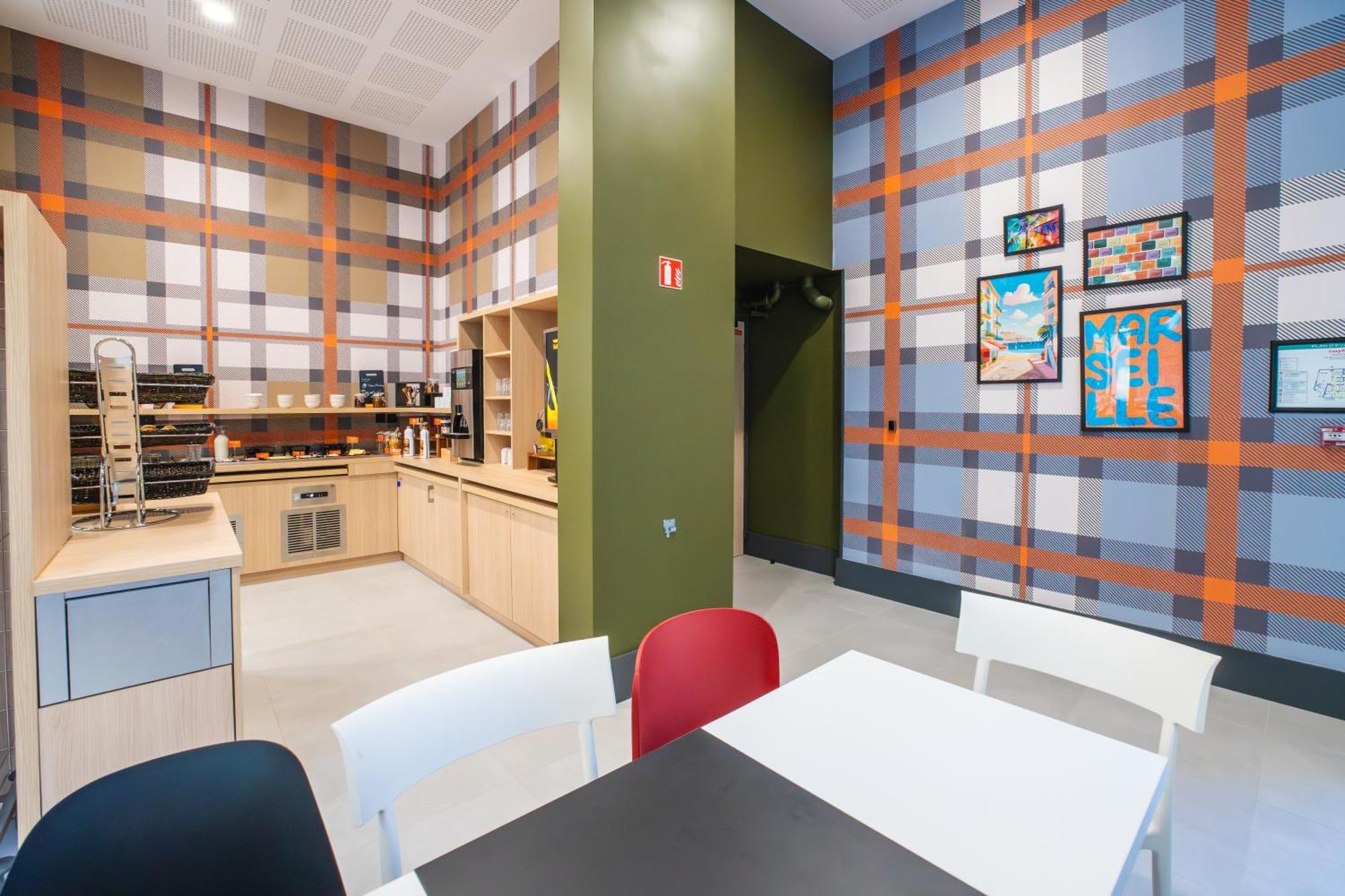 Easyhotel Marseille Euromed Екстер'єр фото