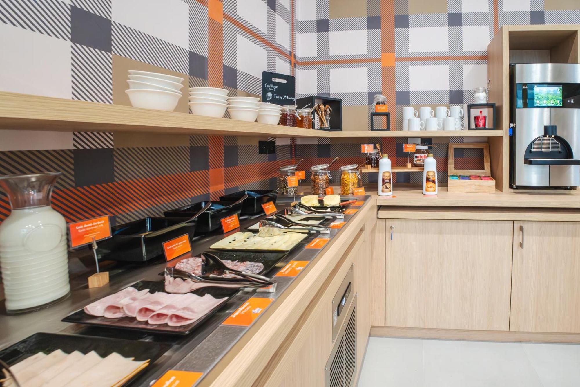 Easyhotel Marseille Euromed Екстер'єр фото